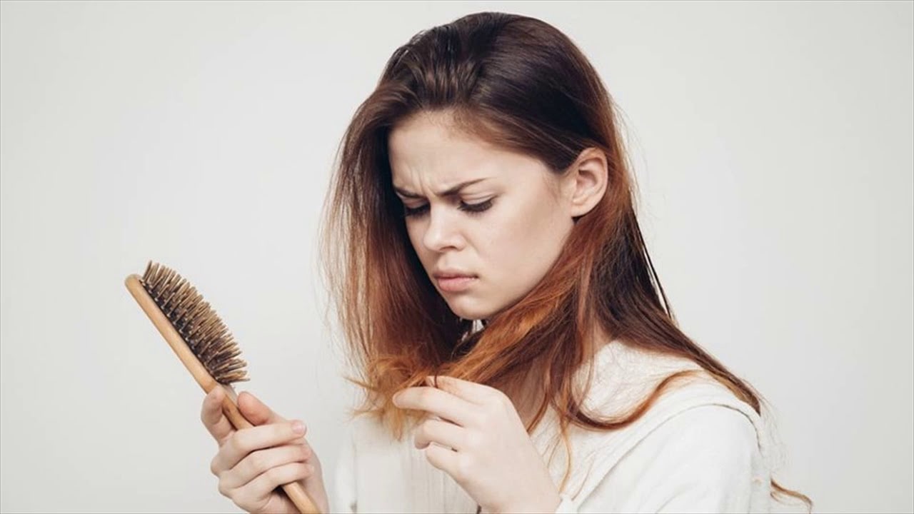 Caída de Cabello: Causas, Tratamientos y Cómo Prevenirla con Productos Naturales